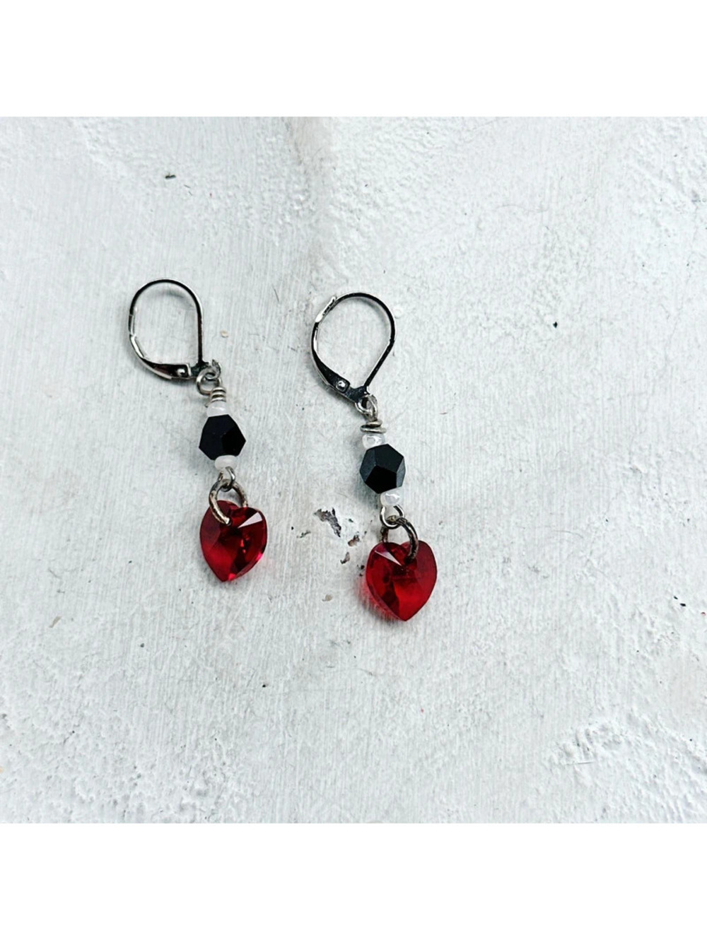 2571mc. Red Glass Heart Earrings